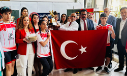 SAMSUN'DAN GELEN BAYRAK VE TOPRAK  DOKTORLARA TESLİM EDİLDİ