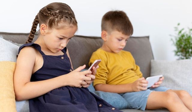 AKILLI TELEFONLARIN ÇOCUKLAR İÇİN OLUŞTURDUĞU TEHDİTLER