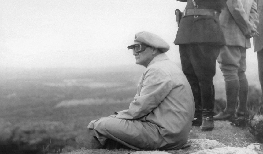 “KARANLIKTA AKAN BİR YILDIZ: MUSTAFA KEMAL ATATÜRK”